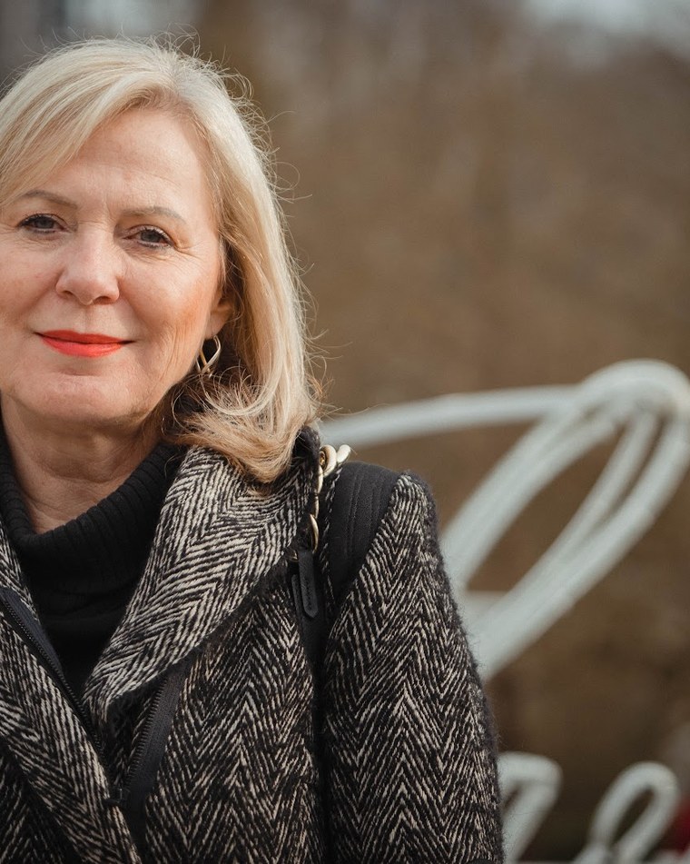 Portræt af Eva Poláčková, direktør for DECOLED